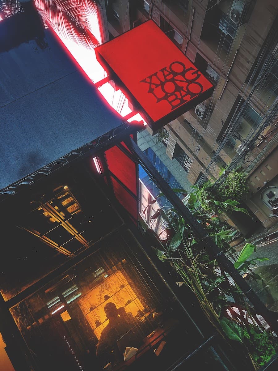 places:{"author":"Xiao Long Bao ( XLB)","authorUri":"https://maps.google.com/maps/contrib/114888530884062481474","mapsUri":"https://www.google.com/maps/place//data=!3m4!1e2!3m2!1sCIABIhB_9WiQxbGC0ptJcNBdVy3I!2e10!4m2!3m1!1s0x3755bf9a6d4c7df9:0x6544021d8272caee"}
