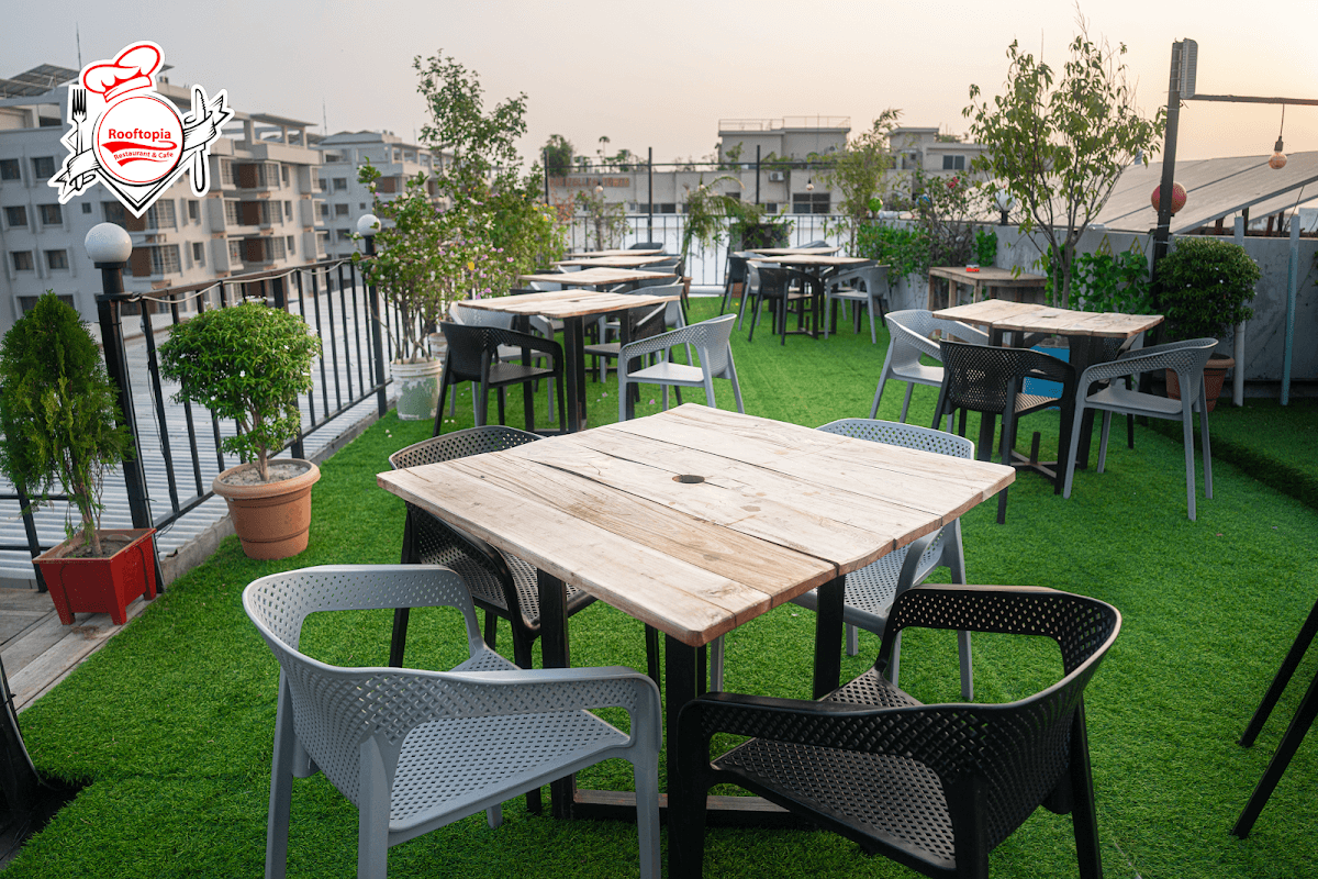 places:{"author":"Rooftopia Restaurant & Cafe","authorUri":"https://maps.google.com/maps/contrib/108896318795275879758","mapsUri":"https://www.google.com/maps/place//data=!3m4!1e2!3m2!1sCIHM0ogKEICAgIDJtOLT_QE!2e10!4m2!3m1!1s0x3755bffe55719367:0x22bbee309fe91eb1"}
