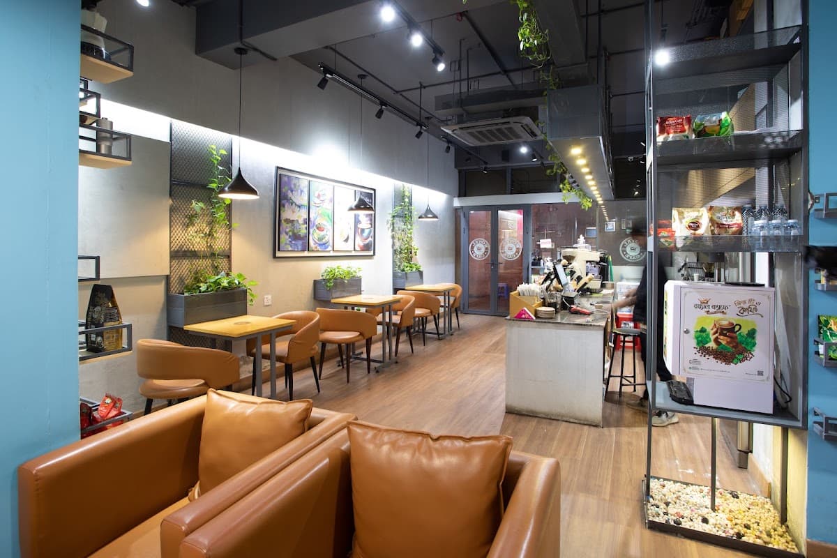 places:{"author":"Royal Cafe Experience","authorUri":"https://maps.google.com/maps/contrib/101938598016882173336","mapsUri":"https://www.google.com/maps/place//data=!3m4!1e2!3m2!1sCIABIhDOFOfLfLUFWaBZPtqogmuy!2e10!4m2!3m1!1s0x3755bff4940ed357:0x36ccba1a73a3bd3f"}