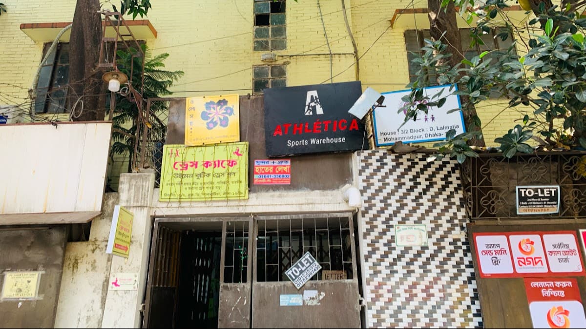 places:{"author":"Athletica Sports Warehouse","authorUri":"https://maps.google.com/maps/contrib/103345740623159802814","mapsUri":"https://www.google.com/maps/place//data=!3m4!1e2!3m2!1sCIABIhB3YfABgouDx3K7S0XyqxAL!2e10!4m2!3m1!1s0x3755bfa990b486f9:0x1a2f1850afc3e5cf"}