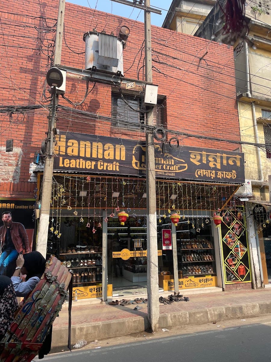 places:{"author":"Afridi Rafi","authorUri":"https://maps.google.com/maps/contrib/114693679067617224671","mapsUri":"https://www.google.com/maps/place//data=!3m4!1e2!3m2!1sCIHM0ogKEICAgMDQ--uQIQ!2e10!4m2!3m1!1s0x3755bfa082a45441:0x1380793e1f7afe10"}