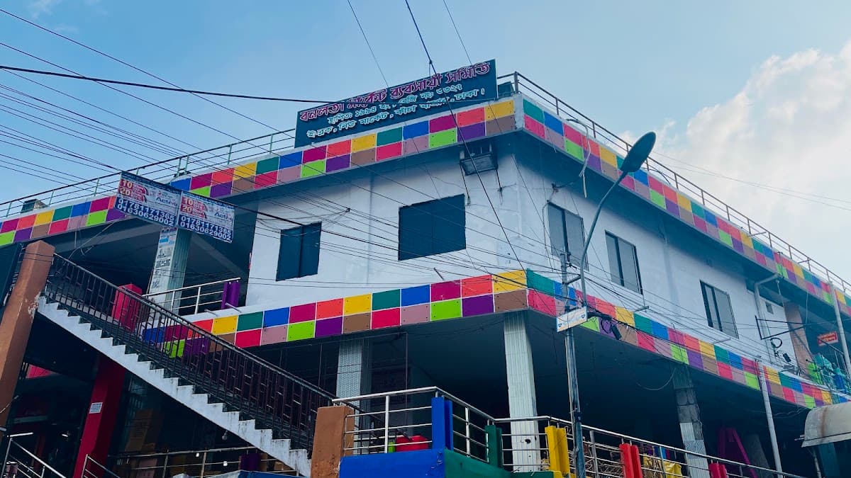 places:{"author":"Bonolota Market, Newmarket, Dhaka","authorUri":"https://maps.google.com/maps/contrib/116726915030000704990","mapsUri":"https://www.google.com/maps/place//data=!3m4!1e2!3m2!1sCIHM0ogKEICAgIC5suHSTg!2e10!4m2!3m1!1s0x3755b8c8d1ca424f:0xf2d767aeffb19cfe"}