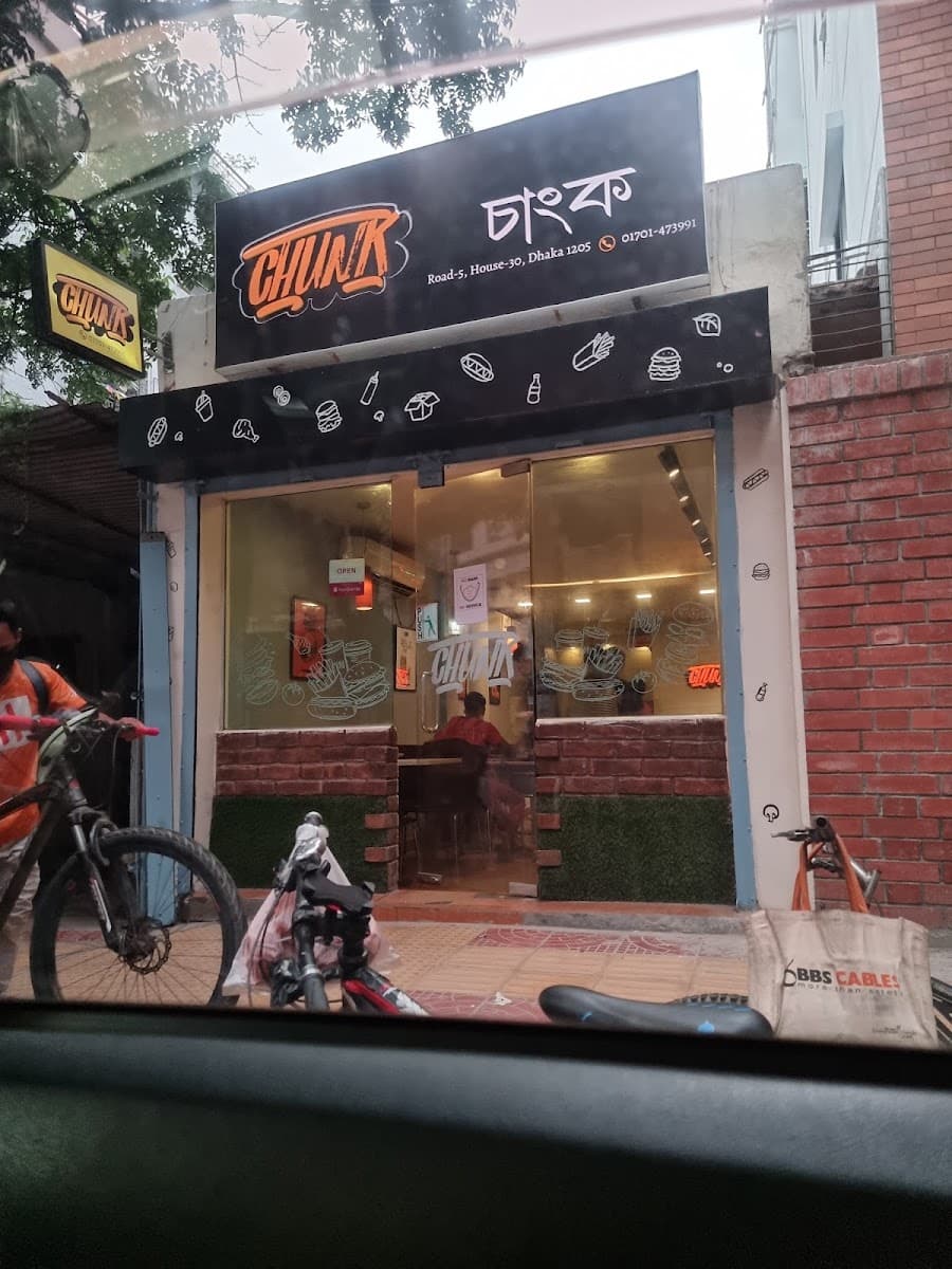 places:{"author":"Chunk","authorUri":"https://maps.google.com/maps/contrib/112736594467038777868","mapsUri":"https://www.google.com/maps/place//data=!3m4!1e2!3m2!1sCIHM0ogKEICAgIDau7qmFA!2e10!4m2!3m1!1s0x3755b8b42aceed2d:0x481a9eab63374b71"}