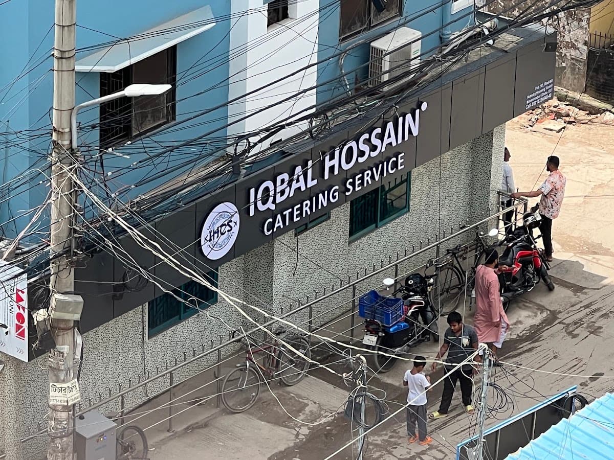 places:{"author":"Iqbal Catering","authorUri":"https://maps.google.com/maps/contrib/106261313184430061635","mapsUri":"https://www.google.com/maps/place//data=!3m4!1e2!3m2!1sCIHM0ogKEICAgICZ0uOY8AE!2e10!4m2!3m1!1s0x3755c09ffdecc701:0x69534bd42b84cc25"}